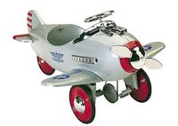 Su primera avioneta, también para balancearse