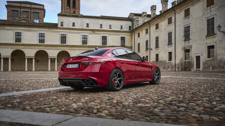 Alfa Romeo Giulia Quadrifoglio 1