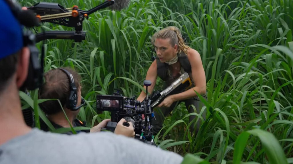 La mayoría de blockbusters necesitan más de dos años para hacerse, a 'Jurassic World: El renacer' le ha bastado con 15 meses y un director que trabaja como una bala