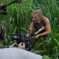 La mayoría de blockbusters necesitan más de dos años para hacerse, a 'Jurassic World: El renacer' le ha bastado con 15 meses y un director que trabaja como una bala