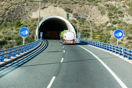 Seguridad vial en túneles, espacios con muchas particularidades