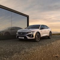 El Peugeot E-408 es el nuevo coche eléctrico con 210 CV, 453 km de autonomía y un concepto único en el mercado