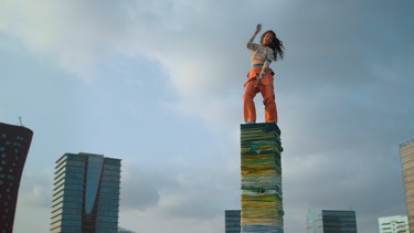 M.I.A y H&M presentan su último hit 'Rewear It'  