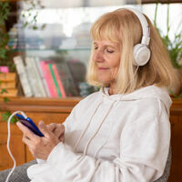 El cerebro no olvida la melodía en la que fue feliz: así afecta la música al Alzheimer 