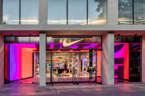 Liquidación de Nike: pantalones cortos, bañadores, zapatillas Court Vision y más en su outlet casi a mitad de precio