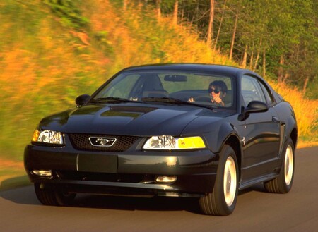 Ford Mustang 2000