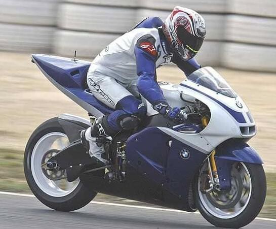 BMW a profité de cette aventure pour créer la base de sa BMW S 1000 RR