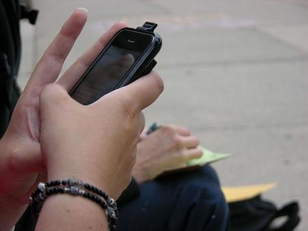 Los ingresos de los titanes de la mensajería: el caso de WhatsApp y la japonesa Line