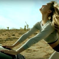 Buick y clases de Yoga con Bar Rafaeli, porque Bar Rafaeli