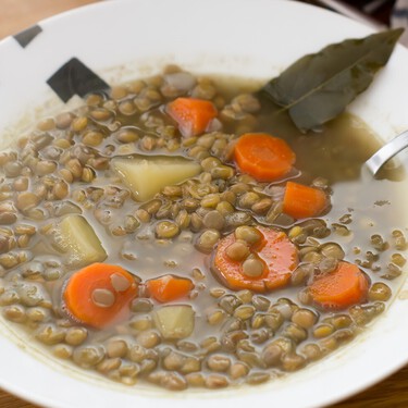 Receta de lentejas al curry, una vuelta de tuerca al clásico plato de legumbres