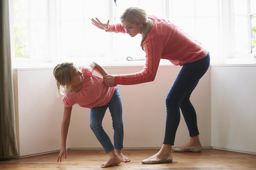 La Academia Americana de Pediatría es contundente contra los azotes: 10 claves para educar sin castigos ni gritos