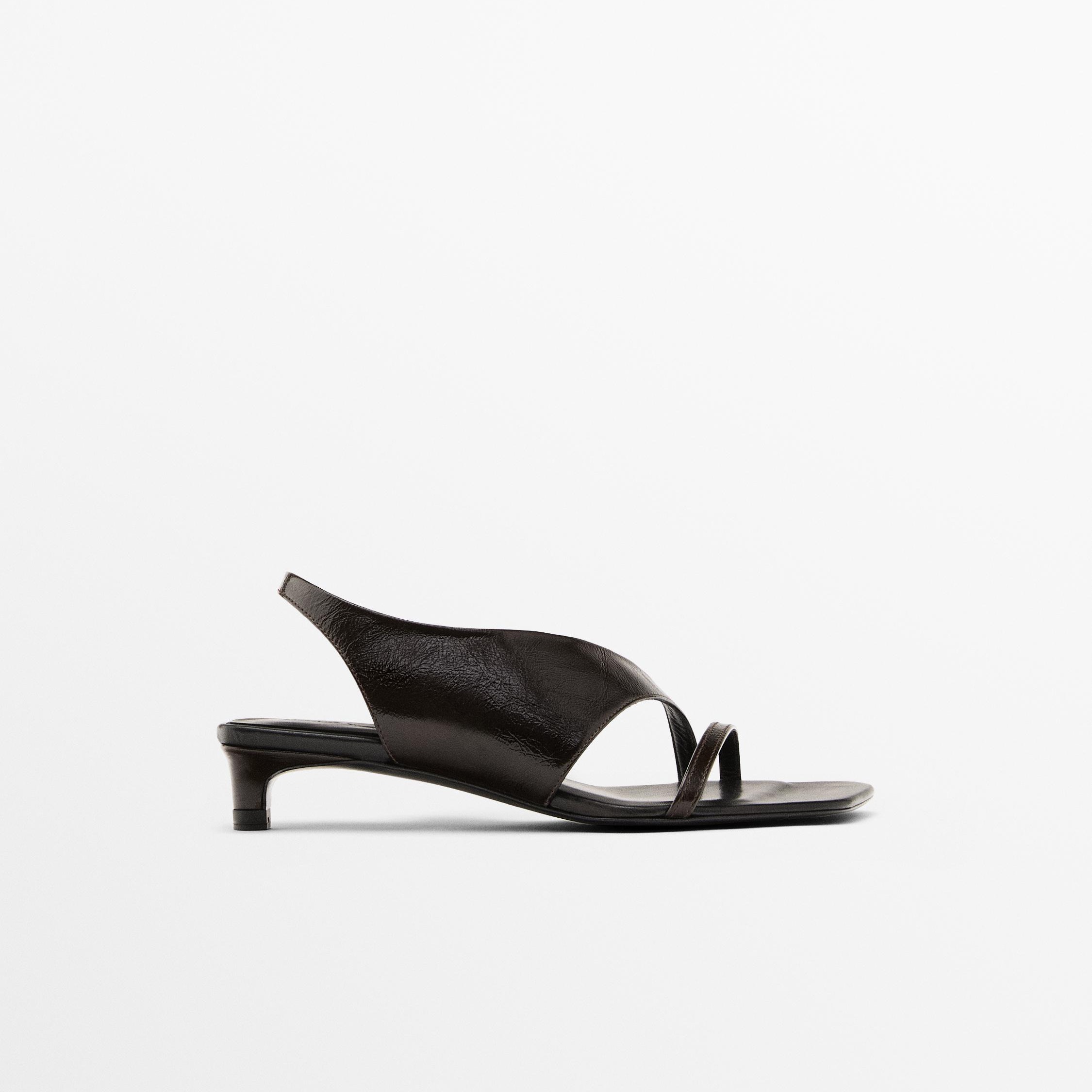 Sandalias de tacón asimétricas