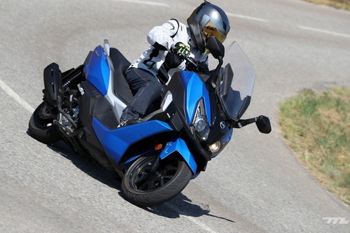 Probamos el Sym Cruisym 125: Comodidad y buen comportamiento sin carnet por menos de 4.000 euros
