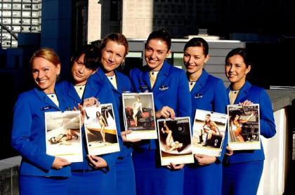 Polémica por el calendario benéfico de Ryanair con sus azafatas en biquini
