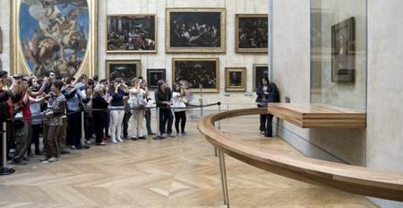 ¿Es exagerada la medida de no dejarnos hacer fotos con flash en el museo?