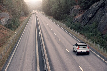 En Noruega la cuota de mercado de coches eléctricos e híbridos enchufables ya es de casi... ¡el 85%!