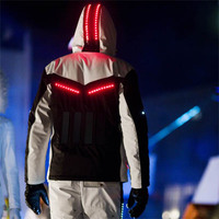 Chaqueta con leds de recarga solar