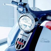 Un scooter eléctrico convertido en Vespino: estas patentes muestran el nuevo proyecto de Honda, y sí, tiene pedales