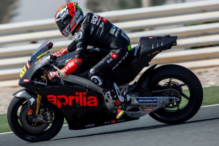 Prometedora puesta en largo de la nueva Aprilia RS-GP