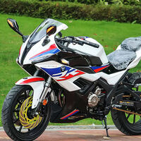 Copias chinas, nivel: una deportiva con el diseño de la BMW S 1000 RR, colín de Kawasaki y retrovisores de Yamaha