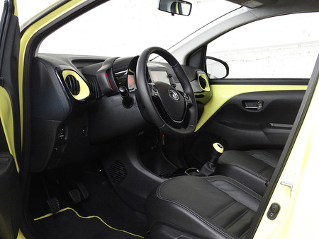 Amarillo Prueba Toyota Aygo Interiores