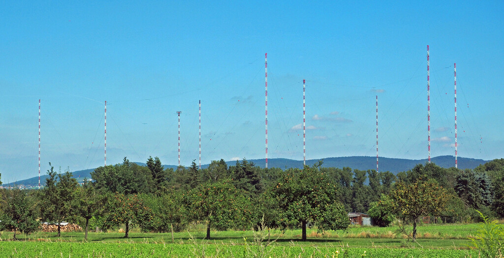 Que tu reloj ajuste y cambie la hora él solo parece magia, pero la culpa la tienen estas antenas situadas en Alemania