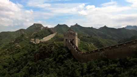 ¿Tienes algo de dinero suelto? La Gran Muralla China necesita nuestra ayuda