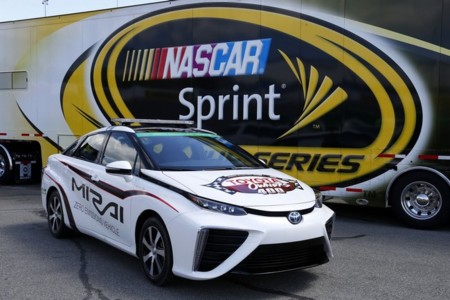 El Toyota Mirai se viste de Pace car para la NASCAR