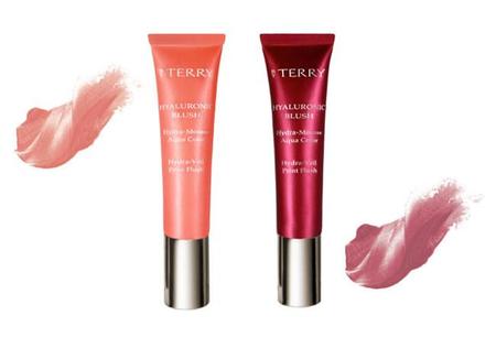 El blush con ácido hialurónico en textura mousse de By Terry se fundirá en tu piel como acuarelas