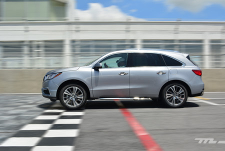 Manejamos la Acura MDX 2017, ¿qué tal se mueven dos toneladas de lujo en pista?