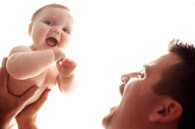 Un año de papás en Bebés y más