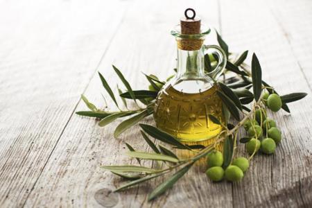 Cinco razones para incluir aceite de oliva en tu dieta habitual