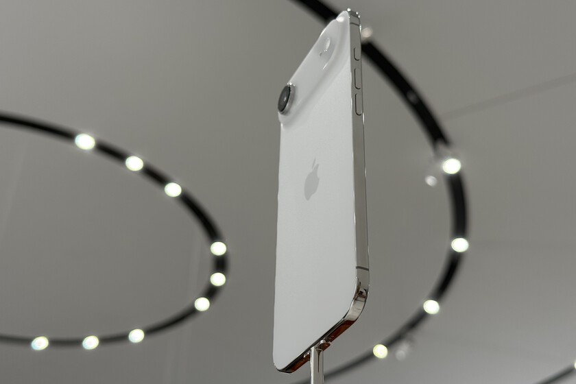 iPhone Air, primeras impresiones: ligero, irreal, excesivo. Apple ha vuelto