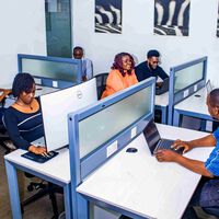 En ocasiones, las IA eróticas son IA. Y en ocasiones, son un señor de Kenia que cobra dos dólares por hora