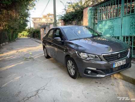 Peugeot 301 tres cuartos delantera