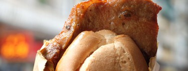 El plato más icónico de Macao es un bocadillo de chuleta de cerdo con hueso que nació en Portugal y enamoró a Anthony Bourdain 