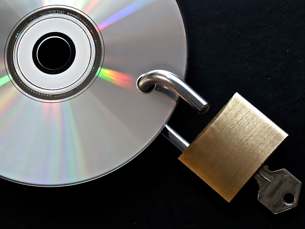 Cómo saltarse el bloqueo de las operadoras a un sitio web de descargas desde España 