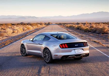 ¿Habrá un Ford Mustang 2015 con eje trasero rígido? 
