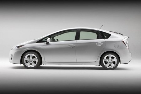 Dominio absoluto del Toyota Prius en Japón durante 12 meses consecutivos