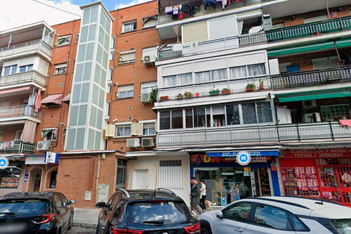 Vivir en una comunidad de vecinos con mayores de 70 ya era un dolor de cabeza, pero la Generación Z lo ha convertido en una olla a presión digital 