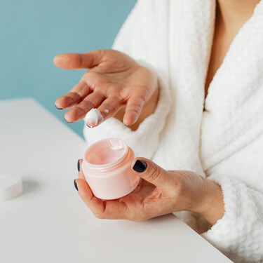 Adiós patas de gallo: estas son las mejores cremas y contornos de ojos para difuminarlas 