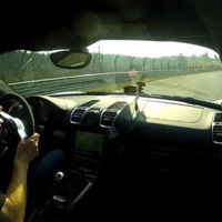 ¿Tienes tiempo para ver el Porsche Cayman GT4 hacer 7:42 en Nürburgring Nordschleife?