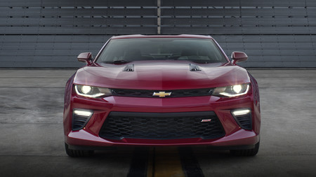 Chevrolet quiere un Camaro V8 sin muchos lujos, poderoso pero "accesible"