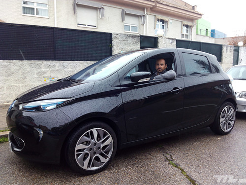 Vivir en las afueras, tener un coche eléctrico y estar feliz de la vida