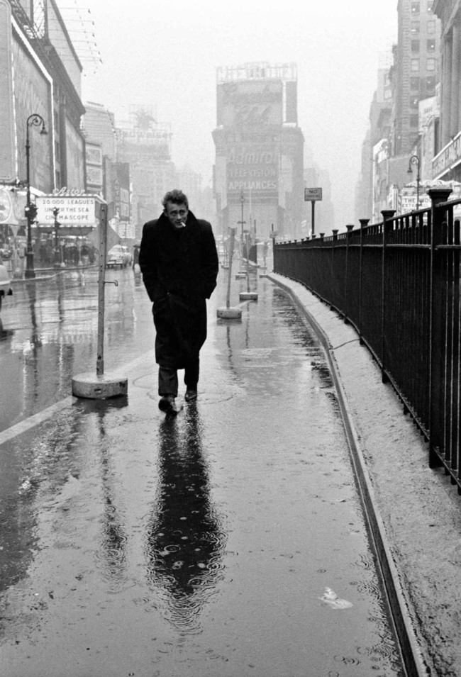 James Dean Paseando Bajo La Lluvia Por Times Square