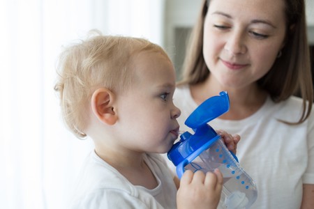 Lifestyle Babys First Straw Cup Blue O16a7126