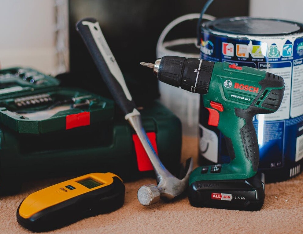 Taladros, amoladoras, lijadoras y sets de brocas rebajadas en la sección de bricolaje y herramientas de Amazon