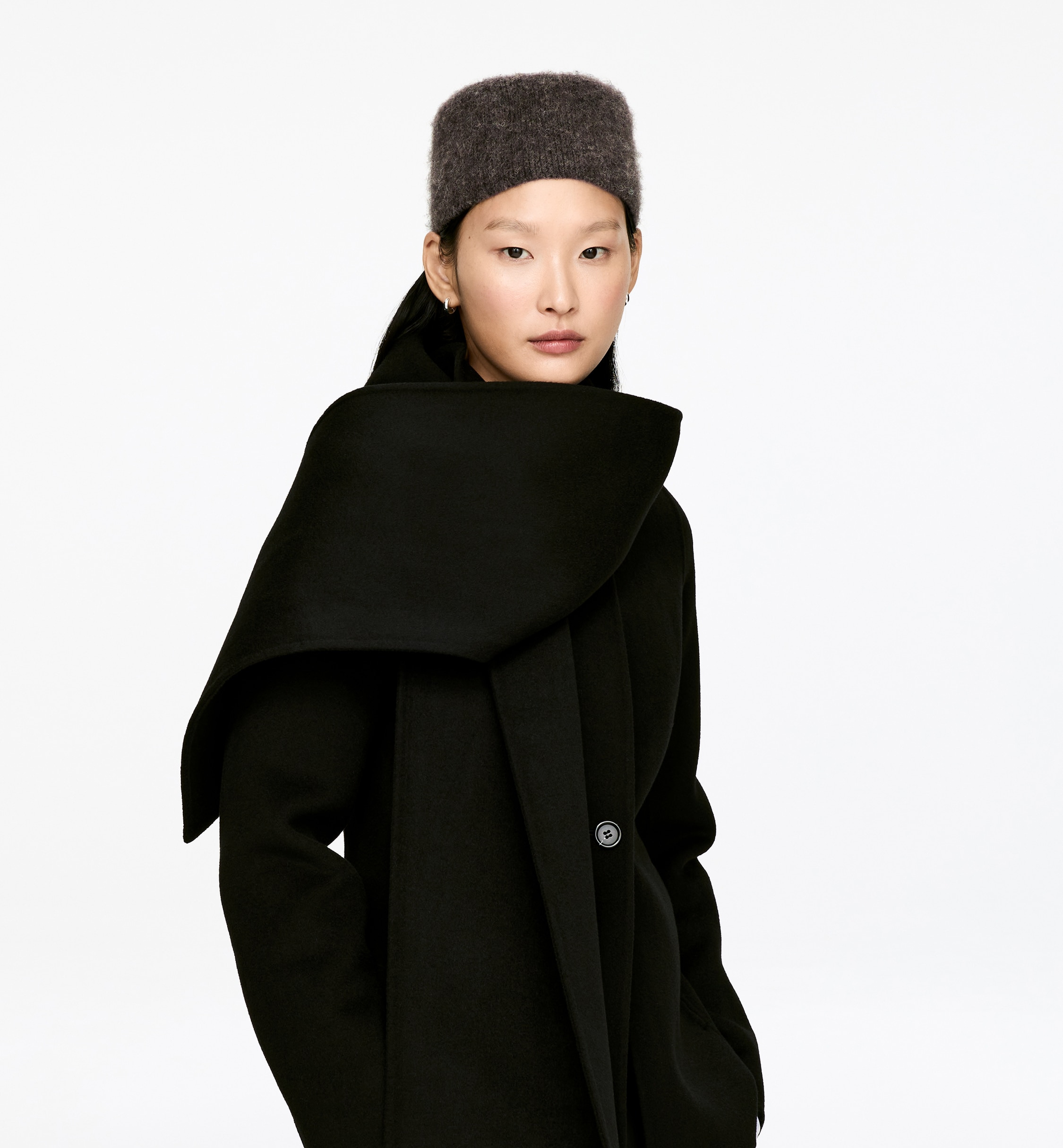 Elena Miró
Blazer de mujer de esmoquin de terciopelo con cierre cruzado