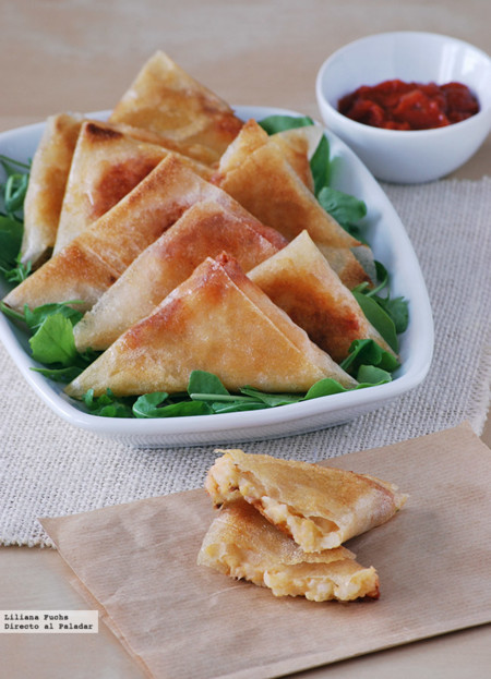 Samosas de risotto picantes a la plancha. Receta de aprovechamiento