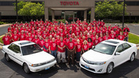 El Toyota Camry número diez millones, para un empleado de la fábrica